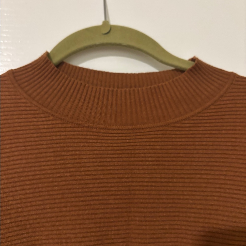 Gilli Women's Rust Ribbed Sweater - Picture 2 of 4
